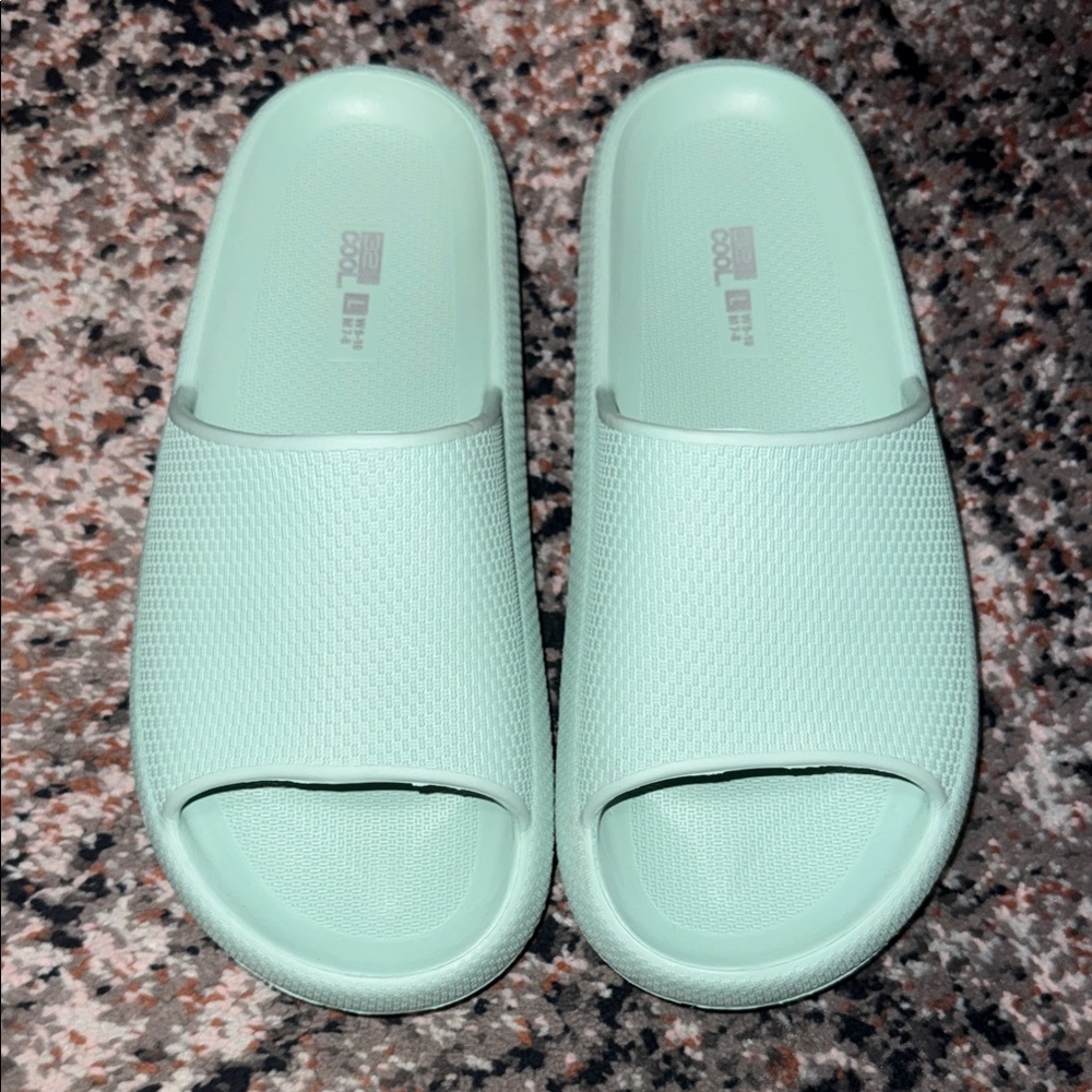 32 Degrees Mint Green Slide Sandals